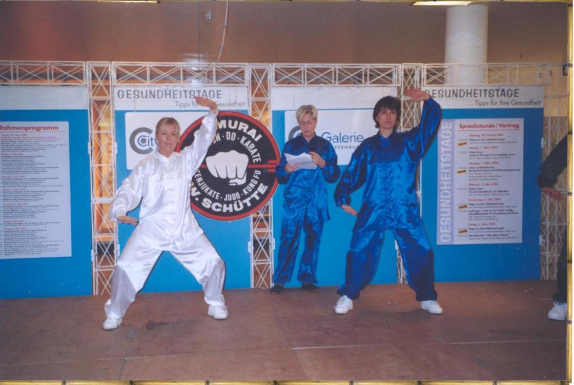 Tai Chi. Gesundheitstage in der City Galerie Aschaffenburg im Februar 2004 - Art of Tai Chi Chuan