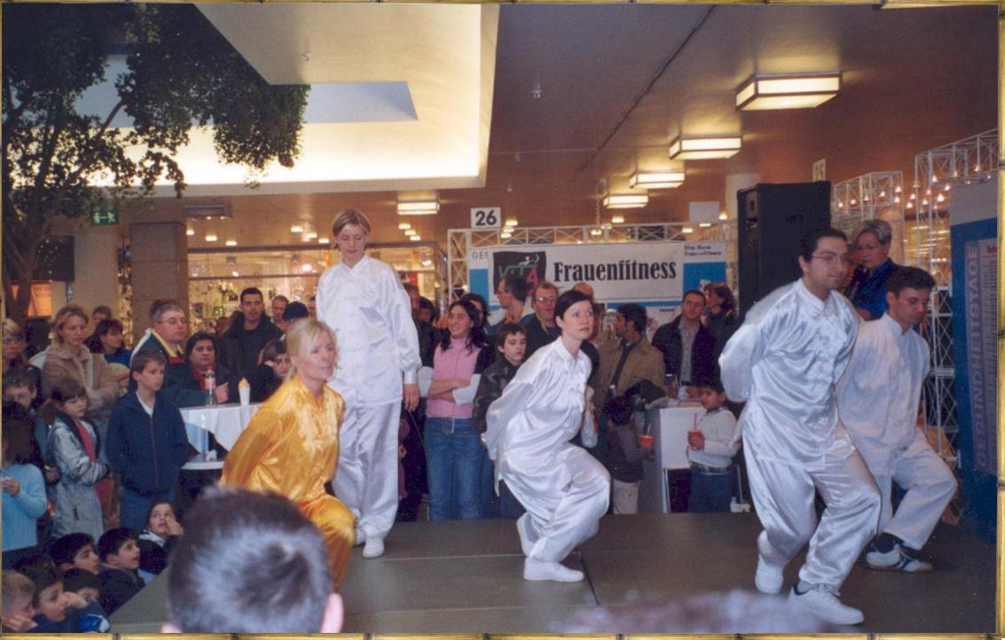 Tai Chi. Gesundheitstage 2004 in der City Galerie Aschaffenburg - Art of Tai Chi Chuan