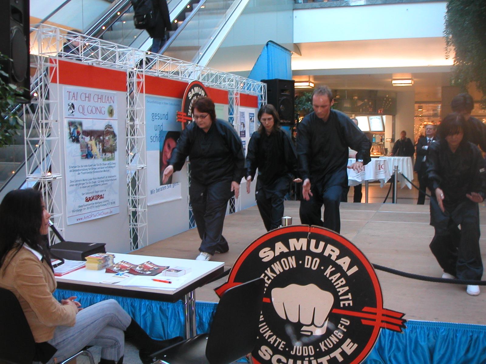 Tai Chi in der City Galerie Aschaffenburg