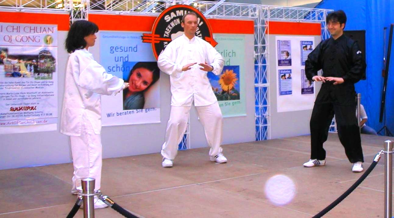 Gesundheitstage 2006 Aschaffenburg gerade K&ouml;rperhaltung keine R&uuml;ckenschmerzen mehr