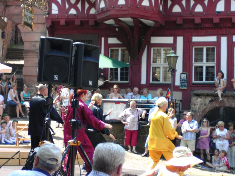 Tai Chi Chuan Auftritt auf dem Altstadtfest in Miltenberg