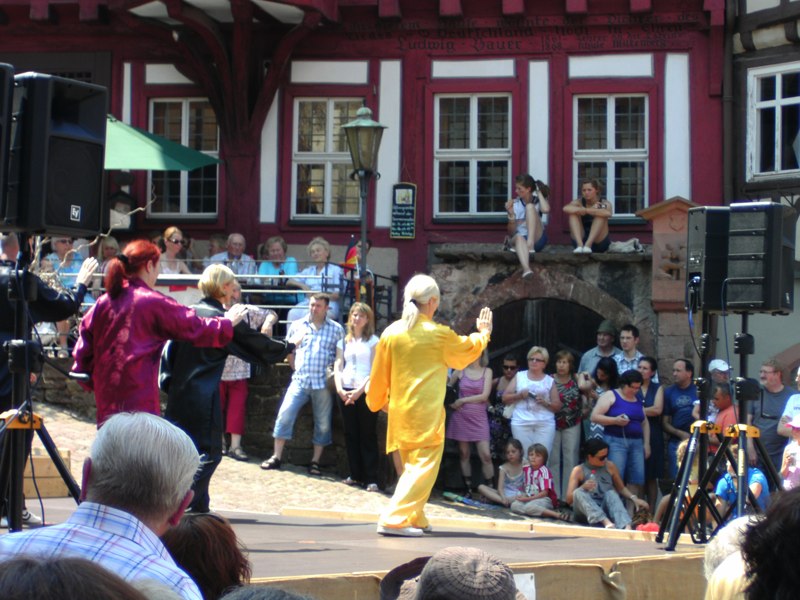 Tai Chi beim Altstadtfest Miltenberg Marie Hock-Westhoff Christina Glaser-Kissenberth Raum der Mitte Tanja Pflug Norbert K&ouml;hnlein